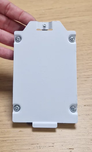 SSD auf 2,5" Montagerahmen, von unten angeschraubt